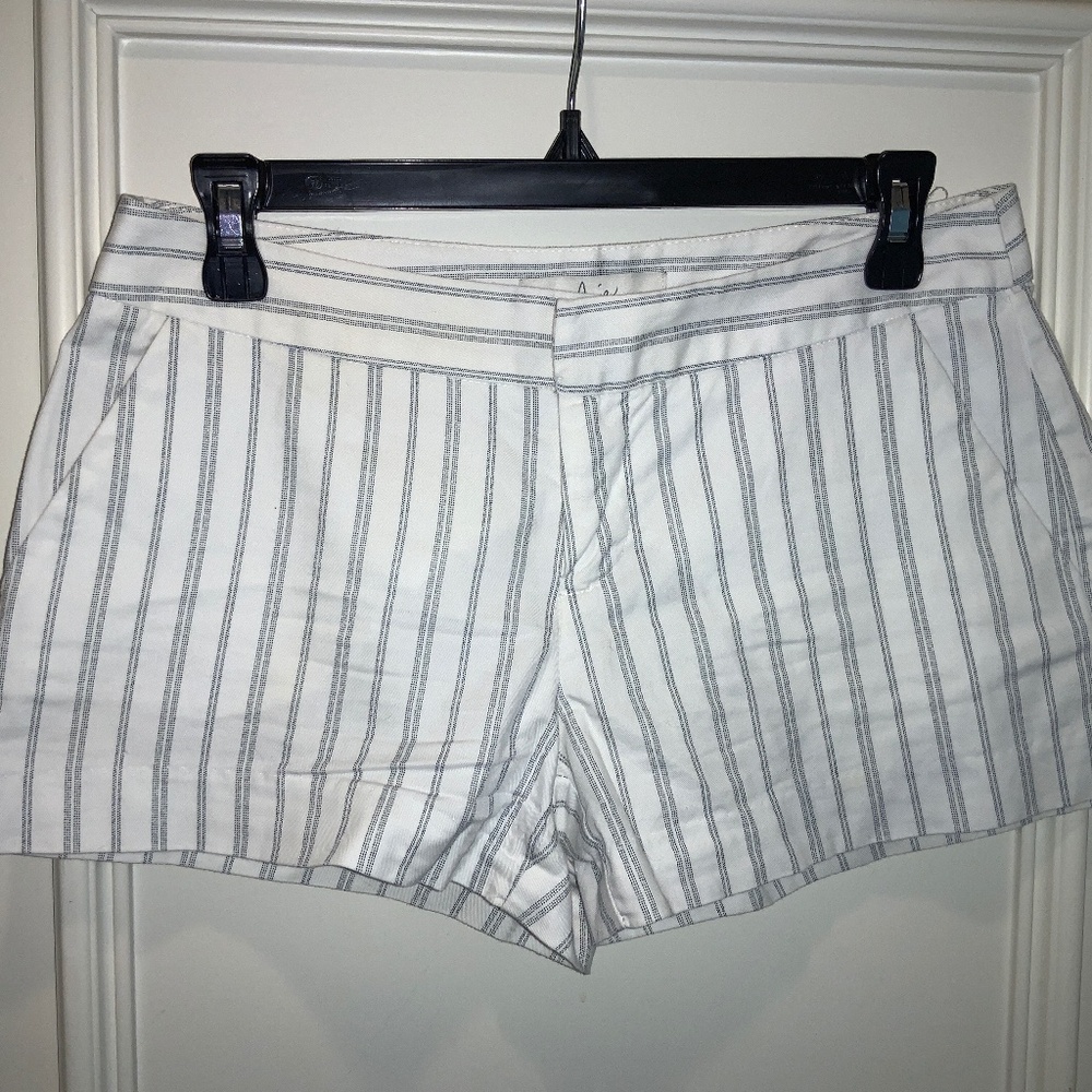 JOIE Shorts Size 2 White Gray Stripe Cotton Stretch Made In U.S.A. Pockets Chino